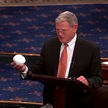 Inhofe_holding_snowball